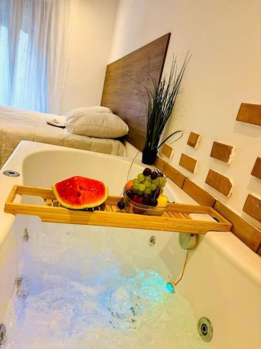 Studio Love Jacuzzi Marseille Exterior photo
