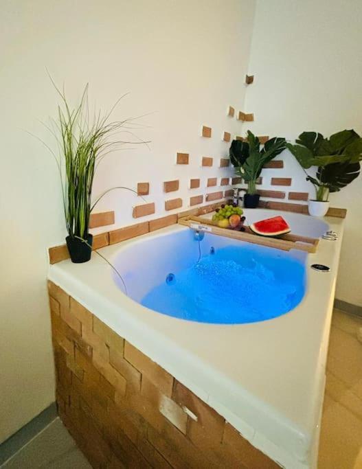 Studio Love Jacuzzi Marseille Exterior photo